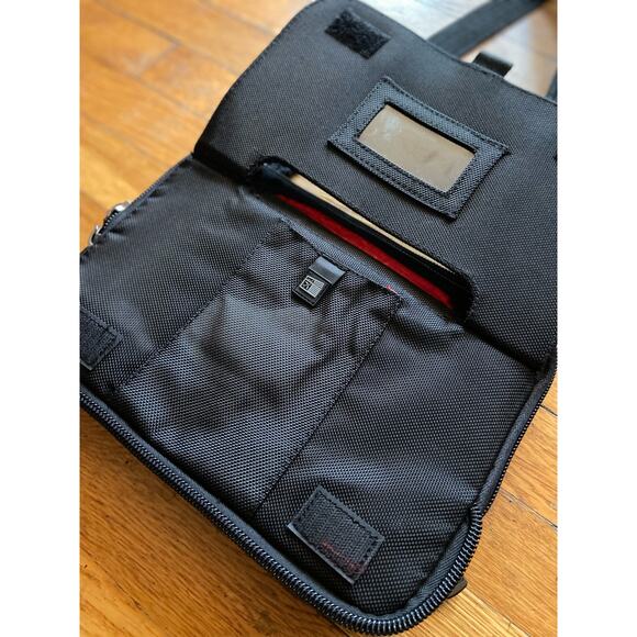 MOBIL IT Slim Black Expandable Tech Crossbody Bag sz OS - Picture 7 of 14